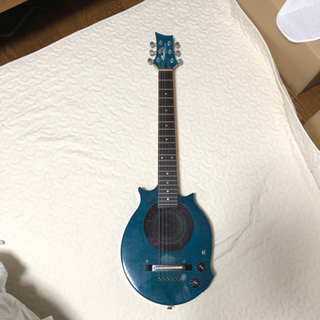 小ぶりな電子ギター2000円でお譲りします