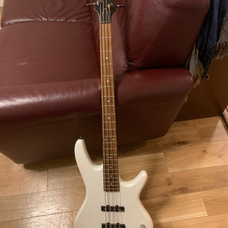 ibanez ベースギターとスタンド