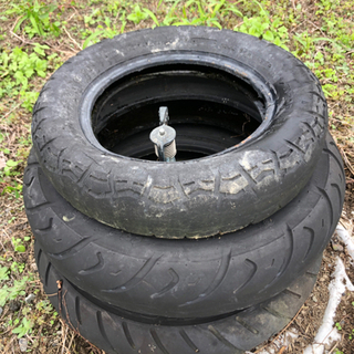 原付タイヤ　廃タイヤ　畑のスプリンクラーの保護剤　高さ調整の画像