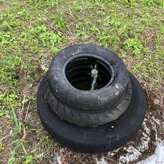 原付タイヤ　廃タイヤ　畑のスプリンクラーの保護剤　高さ調整の画像
