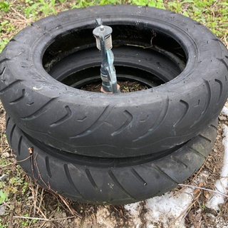 原付タイヤ　廃タイヤ　畑のスプリンクラーの保護剤　高さ調整の画像