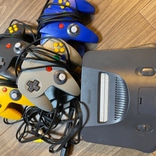 Nintendo64本体、ソフト5本の画像