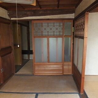 岩風呂付・古民家好き向け！木造2階建て太い梁が走る昭和レトロな2階建て！岩風呂付。海が見える。住宅・外国人寮・別荘・店舗・教室として。屋根裏部屋付き1棟。ローソンまで徒歩2分。現状貸し。短期もOK! - 賃貸（マンション/一戸建て）