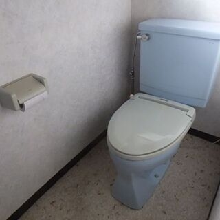 岩風呂付・古民家好き向け！木造2階建て太い梁が走る昭和レトロな2階建て！岩風呂付。海が見える。住宅・外国人寮・別荘・店舗・教室として。屋根裏部屋付き1棟。ローソンまで徒歩2分。現状貸し。短期もOK! - 不動産