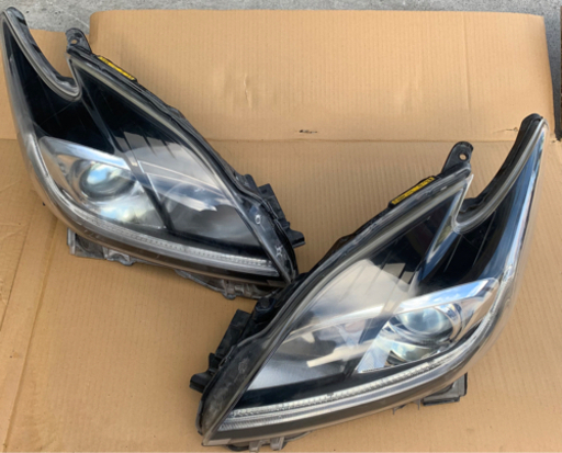 トヨタ　　30プリウスGS  ヘッドライト左右　バラスト付き