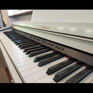 電子ピアノ Roland RP501-WH 2020製の画像