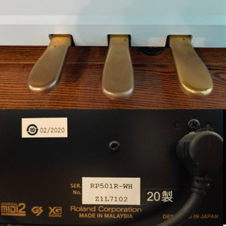 電子ピアノ Roland RP501-WH 2020製の画像
