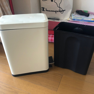【受け渡し者選定済み】ペダル式　ゴミ箱　無料で譲ります