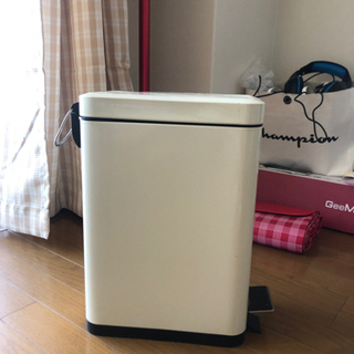 【受け渡し者選定済み】ペダル式　ゴミ箱　無料で譲りますの画像