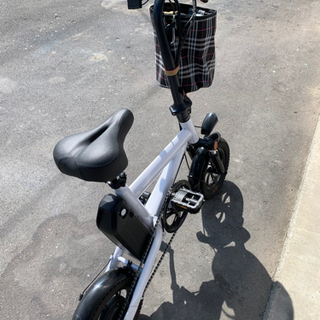 折り畳み電動自転車の画像