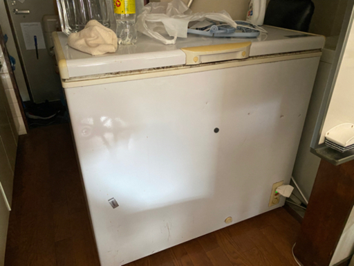 ハイアール　上開き冷凍庫205L JF-NC205F-W