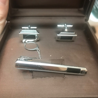 ネクタイピン　PARISの画像