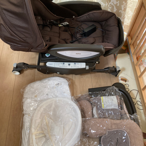 アップリカ　ユラリズムオート　電動バウンサー