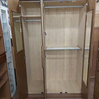 【値下げしました】旭川家具　３枚扉洋服タンス　ヨコマク【愛品倶楽部柏店】の画像