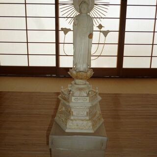 【新品未使用】阿弥陀如来の仏像（白木 六角台座）差し上げます