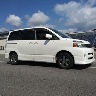 ヴォクシー 4WD 白色 AZR65G