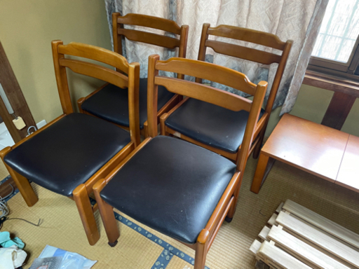 椅子4脚。ダイニングチェア 応接セット（ソファー2脚、テーブル1つ） 洋服箪笥、 本棚、 勉強机、両袖タイプ  すべての価格です