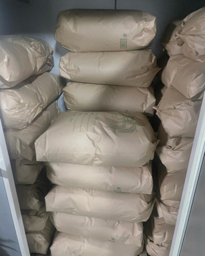 令和3年新米こしひかり　玄米30キロ×10袋