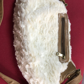 ホワイト×キャメル　もこもこバッグの画像