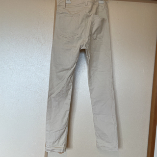 スキニーパンツ　アイボリーの画像