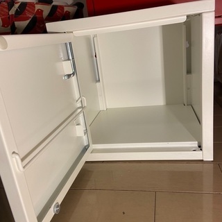 IKEA白いミニキャビネットの画像
