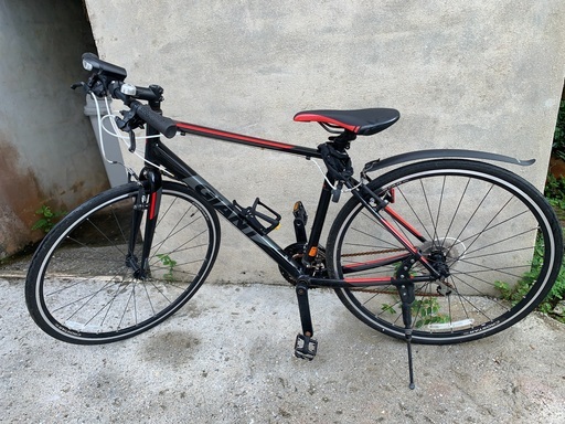 ジャイアント　クロスバイク 26インチ程度　・鍵付き　・空気入り付き