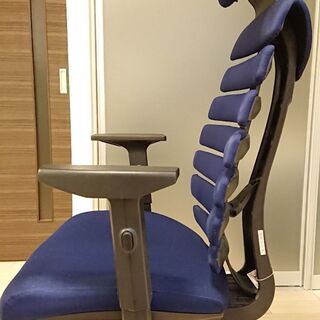 【値下げしました】ニトリ エルゴクエスト ネイビー（オフィスチェア）の画像