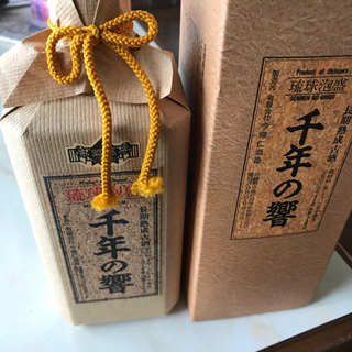 お⤵️⤵️値引き沖縄　琉球泡盛　千年の響　長期熟成古酒　43度　九年経過酒　限定品　今帰仁酒造の画像