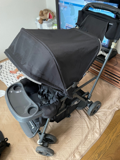 joovyカブース　ウルトラライトグラファイト　2人乗りベビーカー　双子　二人乗り