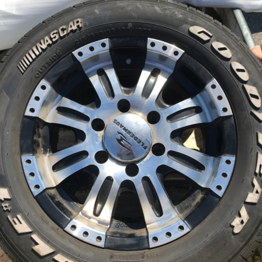 ハイエース200系タイヤ