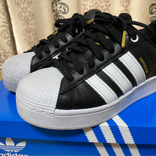 アディダス　スーパースターボールド24センチの画像