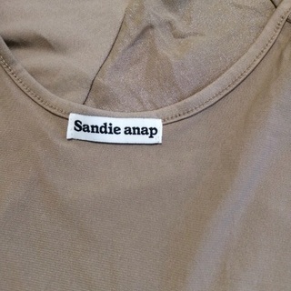 匿名配送❗️新品未使用デザインシャツカットソーTシャツブラウン？ベージュ？柔らか癒される人気素敵スタイリッシュ大活躍オシャレの画像