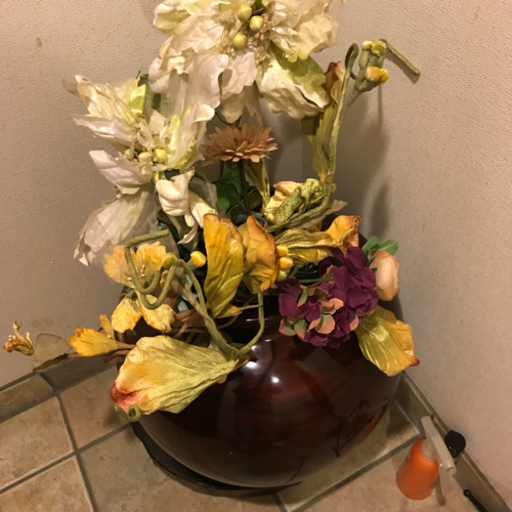 気をくり抜いた花差し