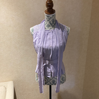 未使用　titty＆Co. タイ付きノースリーブの画像