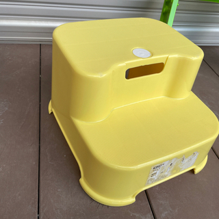 補助便座と台のセット❗️おまけにもう一つ白色台つけます！の画像