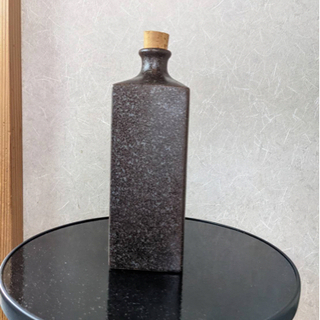 陶器のボトル 