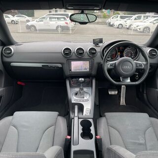 アウディ　TT　2.0　TFSI　現行風ヘッドライト／スペアキーあり／磨き済み／ターボ／整備渡し／検付き車両／純正ナビ／ＢＬＵＥＴＯＯＴＨ／純正ホイール／天張り垂れなしの画像
