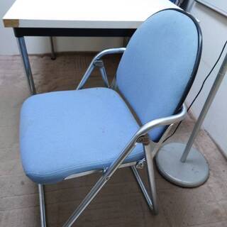 【無料※事務所内のもの全て直接引き取ってくれる方】社内デスク・備品等一括で引き取って頂ける方お探ししてますの画像