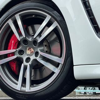 ポルシェ　パナメーラ　GTS　左ハンドル／スポーツエグゾースト／アルカンターラ／全席ヒーター／ワンオーナー／ディーラー車／ユーザー買取車／赤ステッチ／ターボアルミ／ピレリＰ　ＺＥＲＯ／ＢＯＳＥサウンドシステムの画像