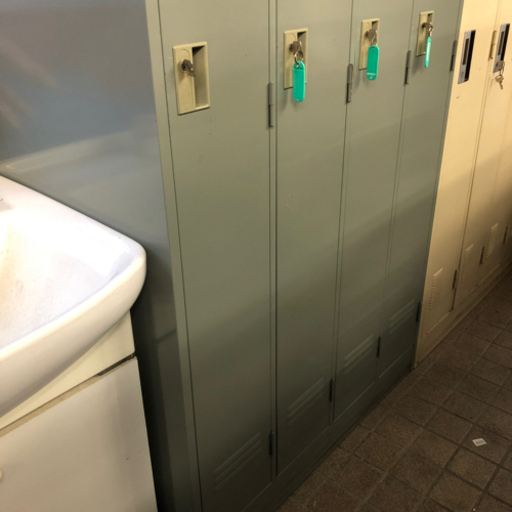 4人用ロッカー　中古　更衣ロッカー　スチールロッカー 4人用ロッカー / 東洋事務器工業 / ニューグレー | 中古オフィス家具 