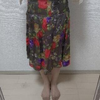 花柄スカートの画像