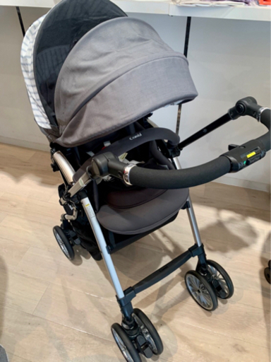 ■店頭引取限定■超美品☆コンビ　ベビーカー　アンブレッタオート４キャス〜定価74800円♫