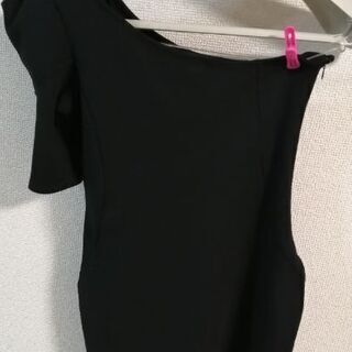 匿名配送❗️極美品ザラアシンメトリーワンピースチュニックブラックストレッチセクシーオシャレの画像