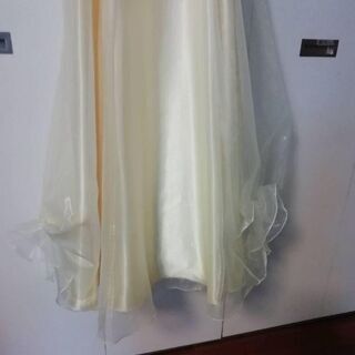 黄色 Aラインステージドレスの画像