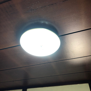 照明器具　他数点　電気つきます。