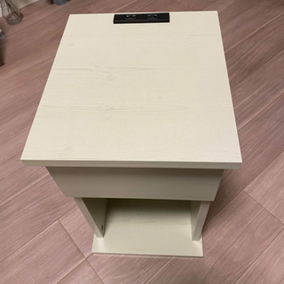 ✴︎美品✴︎サイドテーブル(コンセント付き)の画像