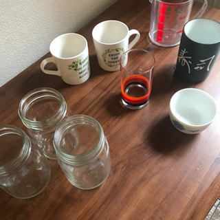 さまざまの食器やコップ