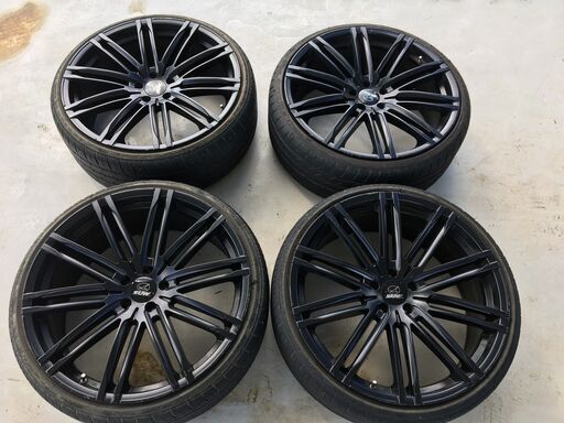 ホイールタイヤセット　245/30/ＺＲ22