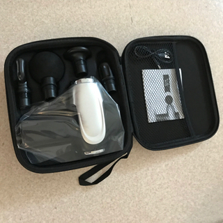 【新品未使用】 型式番号:GB31241-2014  筋膜リリースガン Bluetoothスピーカー付き ミニ 3段階強度調整 強力振動 軽量 筋肉 筋膜リリース マッサージガン 筋肉リラック Type-C充電式 5000mAh 小型 静音 携帯便利 4個ヘッド 収納ボックス&取扱説明書付き リラックス グッズ PSE認証の画像