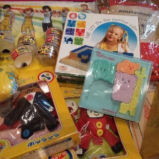 子供グッズまとめて　積み木　身長計　水筒　ランチボックス　ノート　ぬいぐるみなどの画像